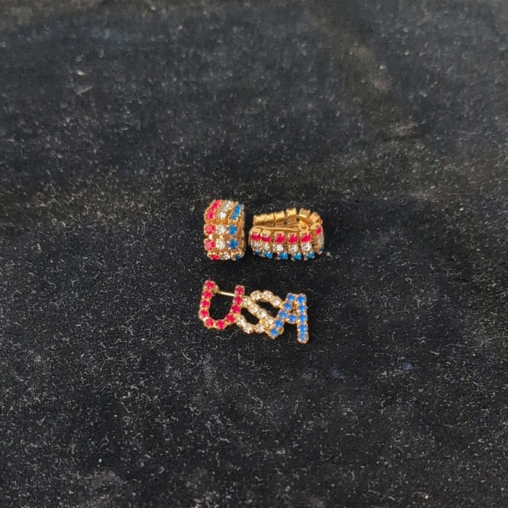 USA Flag Themed Brooch Set